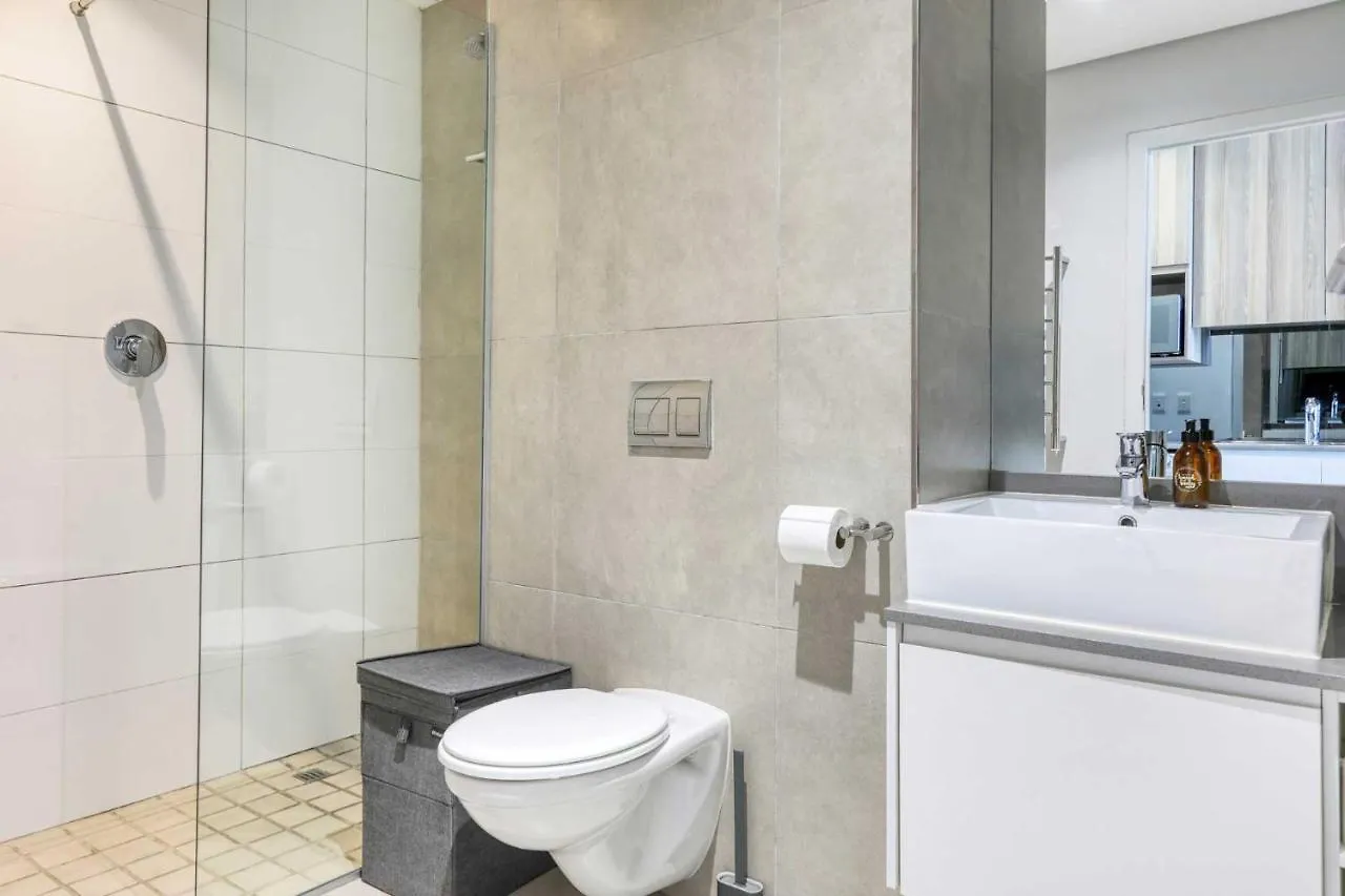 Backup-Powered Luxury City Apartment ケープタウン